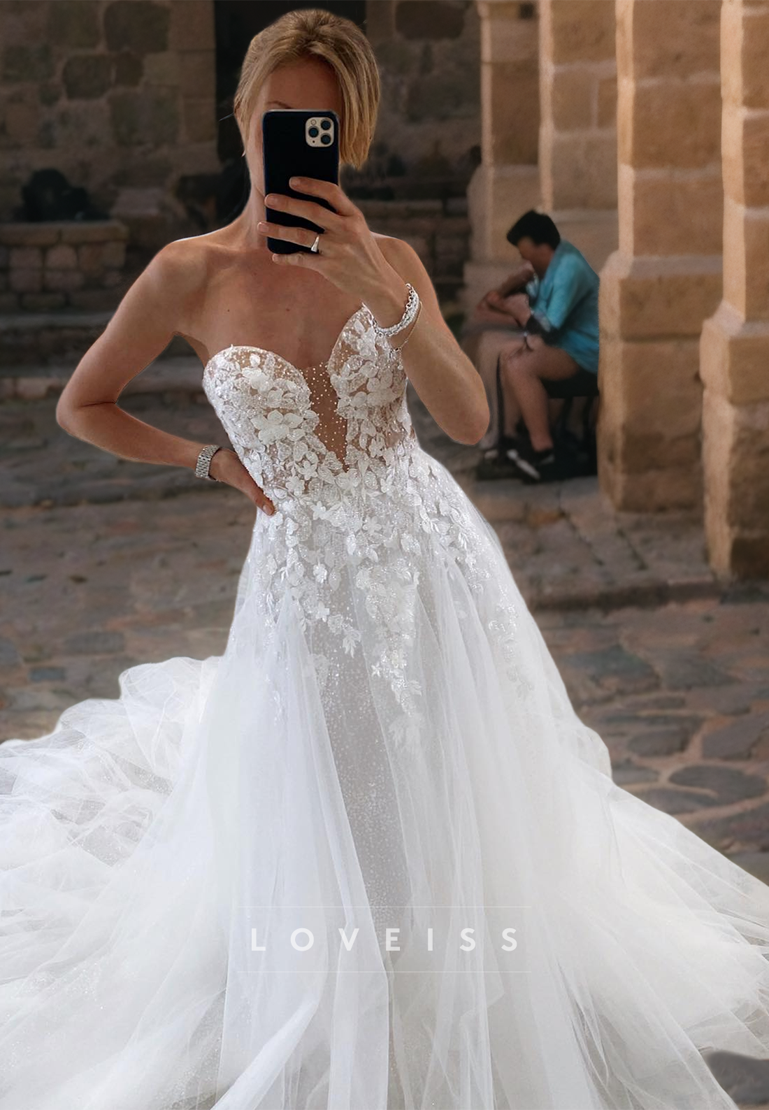 Sweetheart Sleeveless Appliques Tulle Ball Gown Wedding Dress