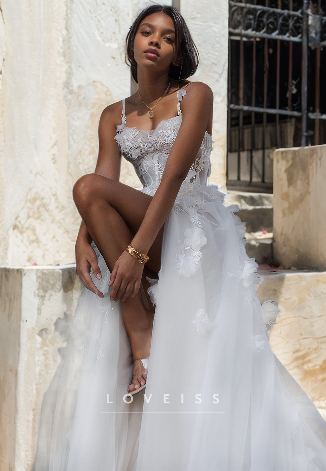 Sweetheart Sleeveless Appliques Tulle Floral Embellished A-Line Beach Wedding Dress