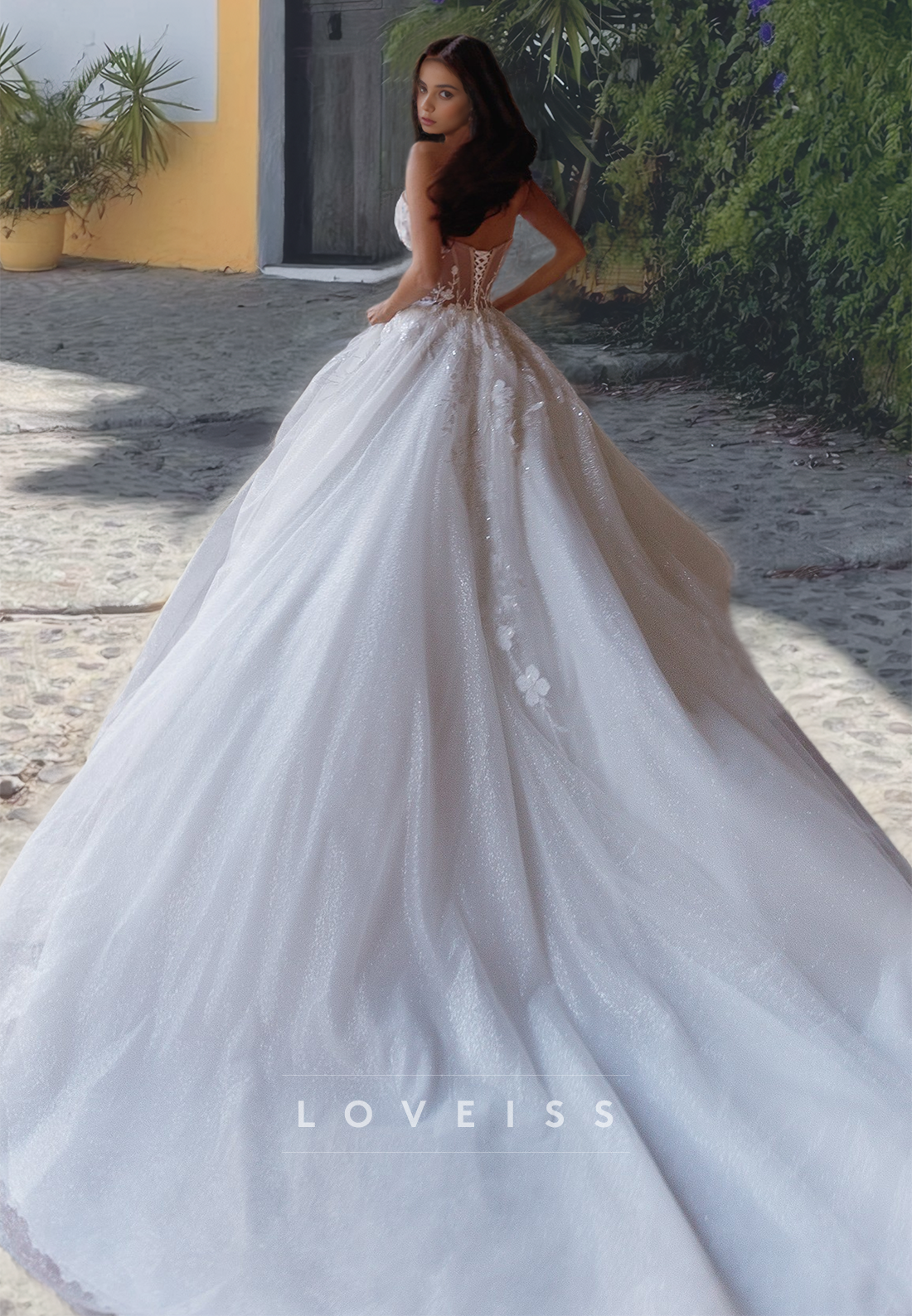 Sweetheart Sleeveless Floral Embellished Tulle A-Line Wedding Dress