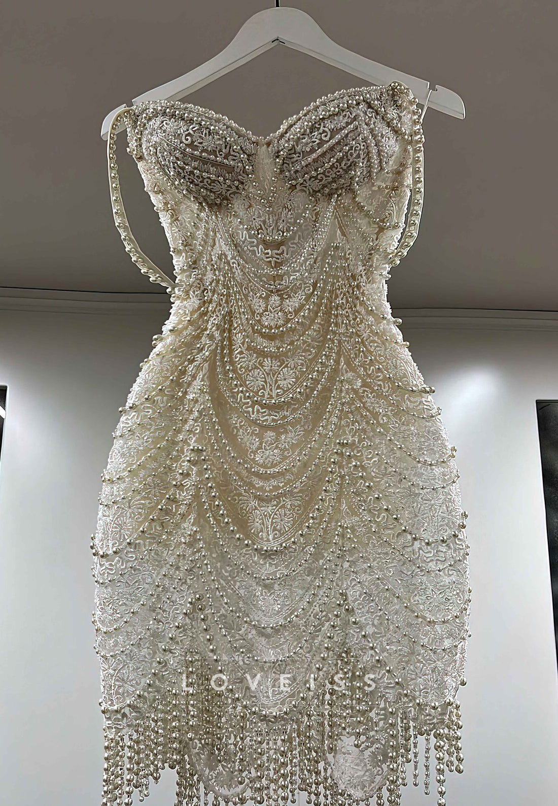 Sweetheart Sleeveless Pearl Beaded Appliques A-Line Wedding Dress