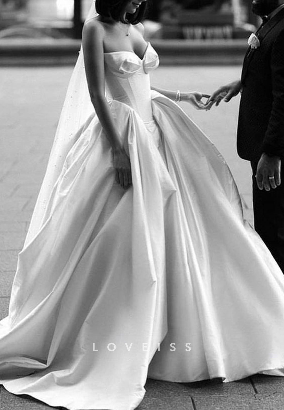 Sweetheart Sleeveless Pleated Satin A-Line Wedding Dress