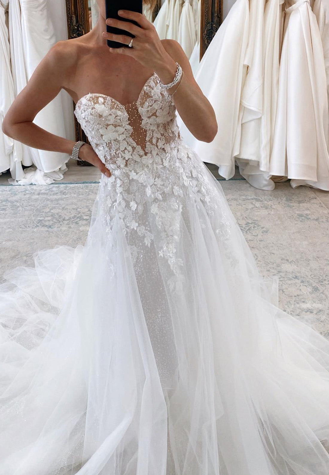 Sweetheart Sleeveless Tulle Appliques A-Line Wedding Dress