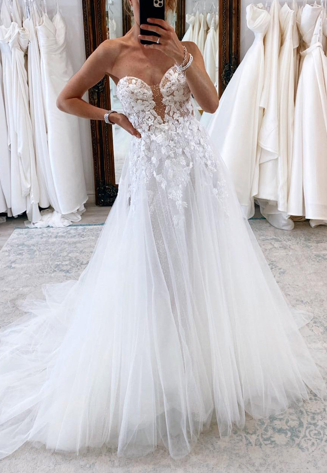 Sweetheart Sleeveless Tulle Appliques A-Line Wedding Dress