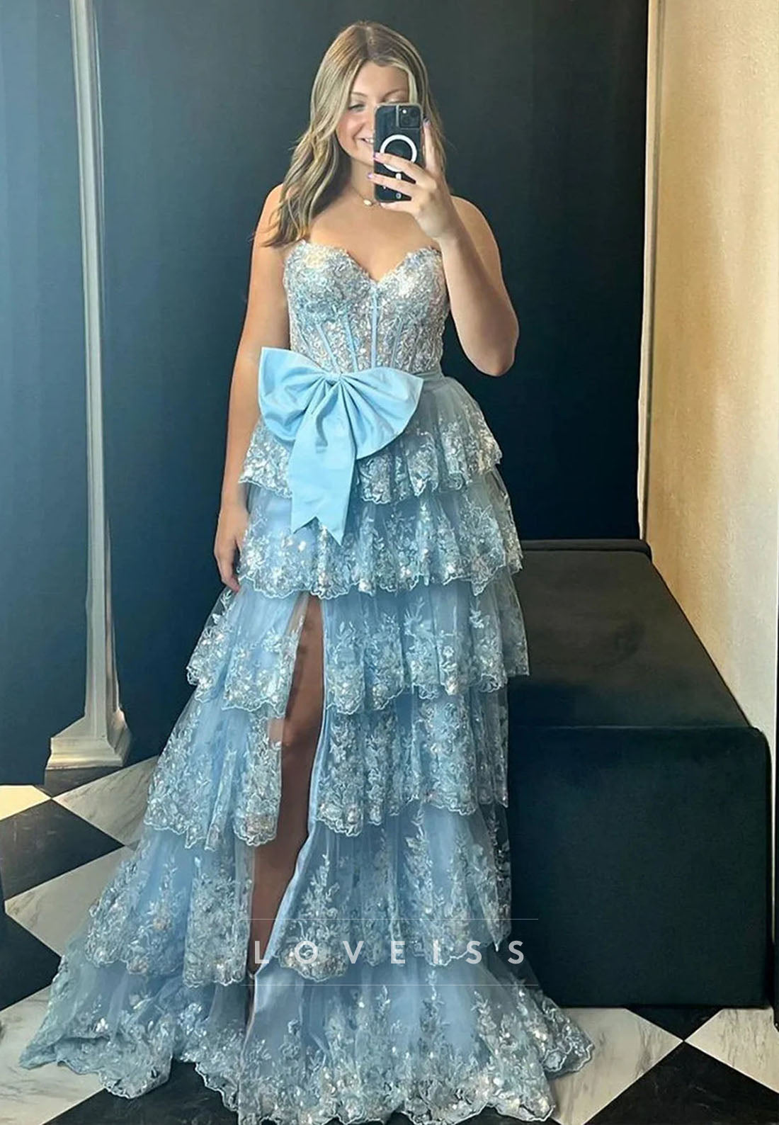 Sweetheart Sleevelesss Sequins Appliques Tulle Tiered A-Line Prom Dress