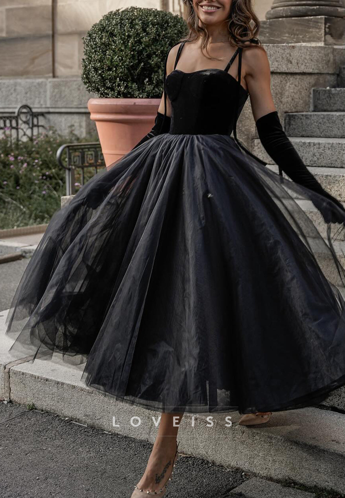 Sweetheart Spaghetti Straps Tulle A-Line Black Midi Wedding Dress
