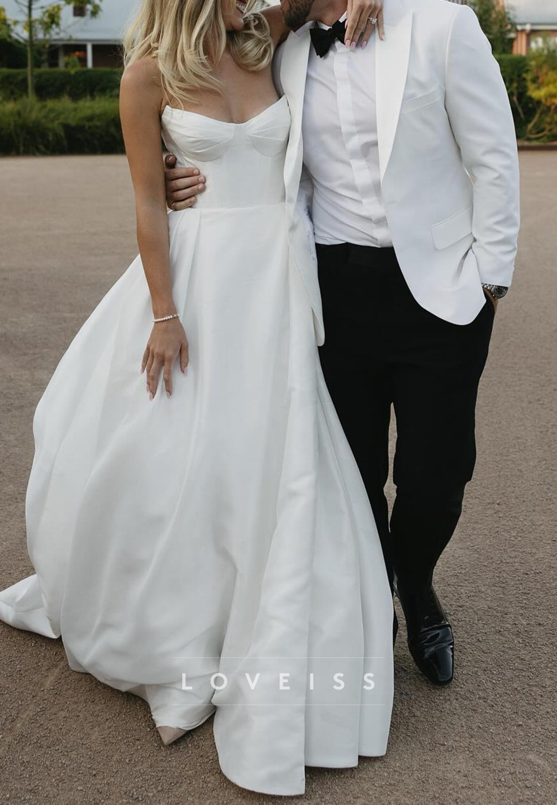 Sweetheart Strapless Satin Pleated Classic Wedding Dress