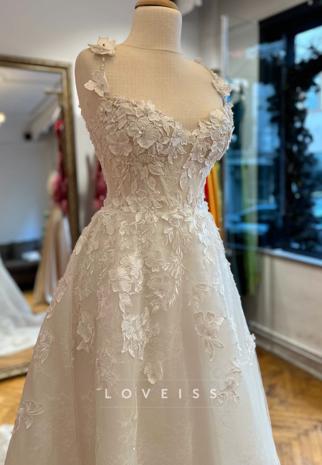 Sweetheart Straps Appliques A-Line Wedding Dress
