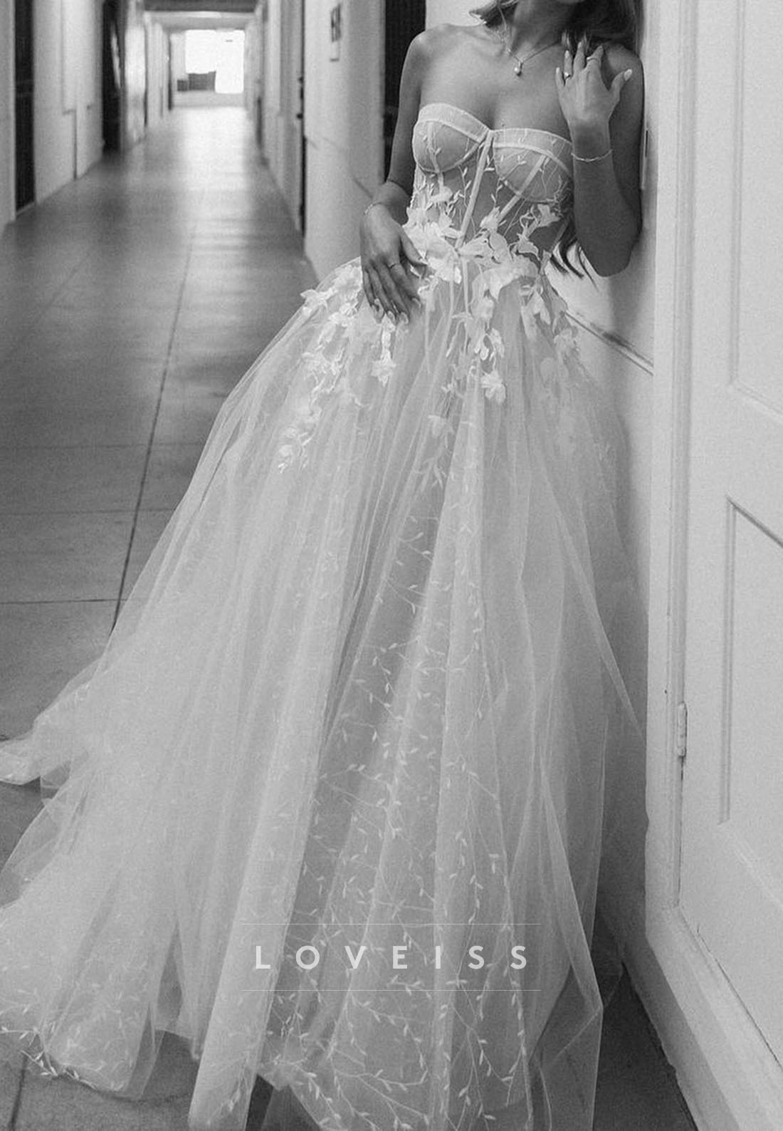 Sweetheart Tulle Appliques A--Line Wedding Dress