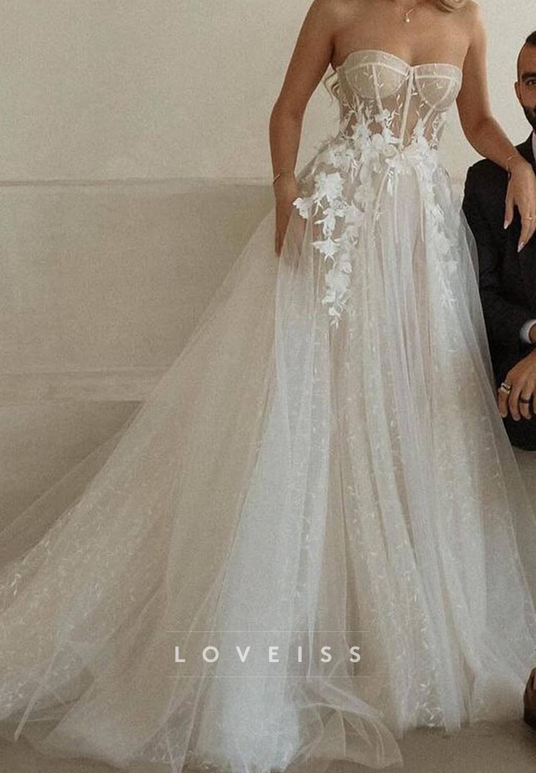 Sweetheart Tulle Appliques A--Line Wedding Dress