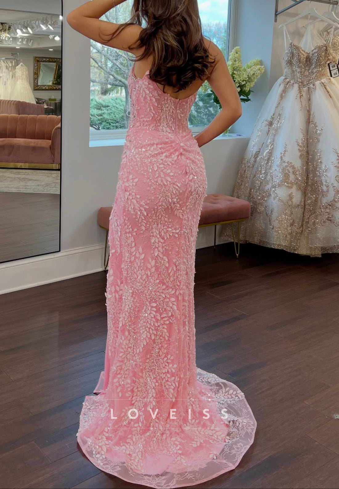 V-Neck Appliques Sleeveless Sheath Prom Dress