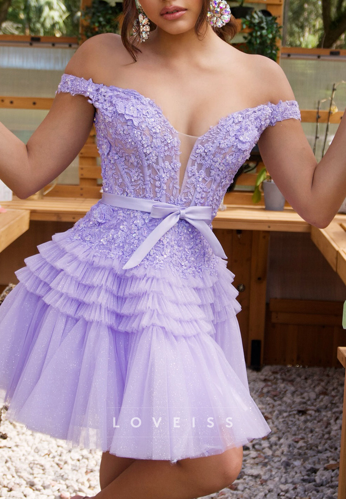 V-Neck Appliques Tulle A-Line Homecoming Dress