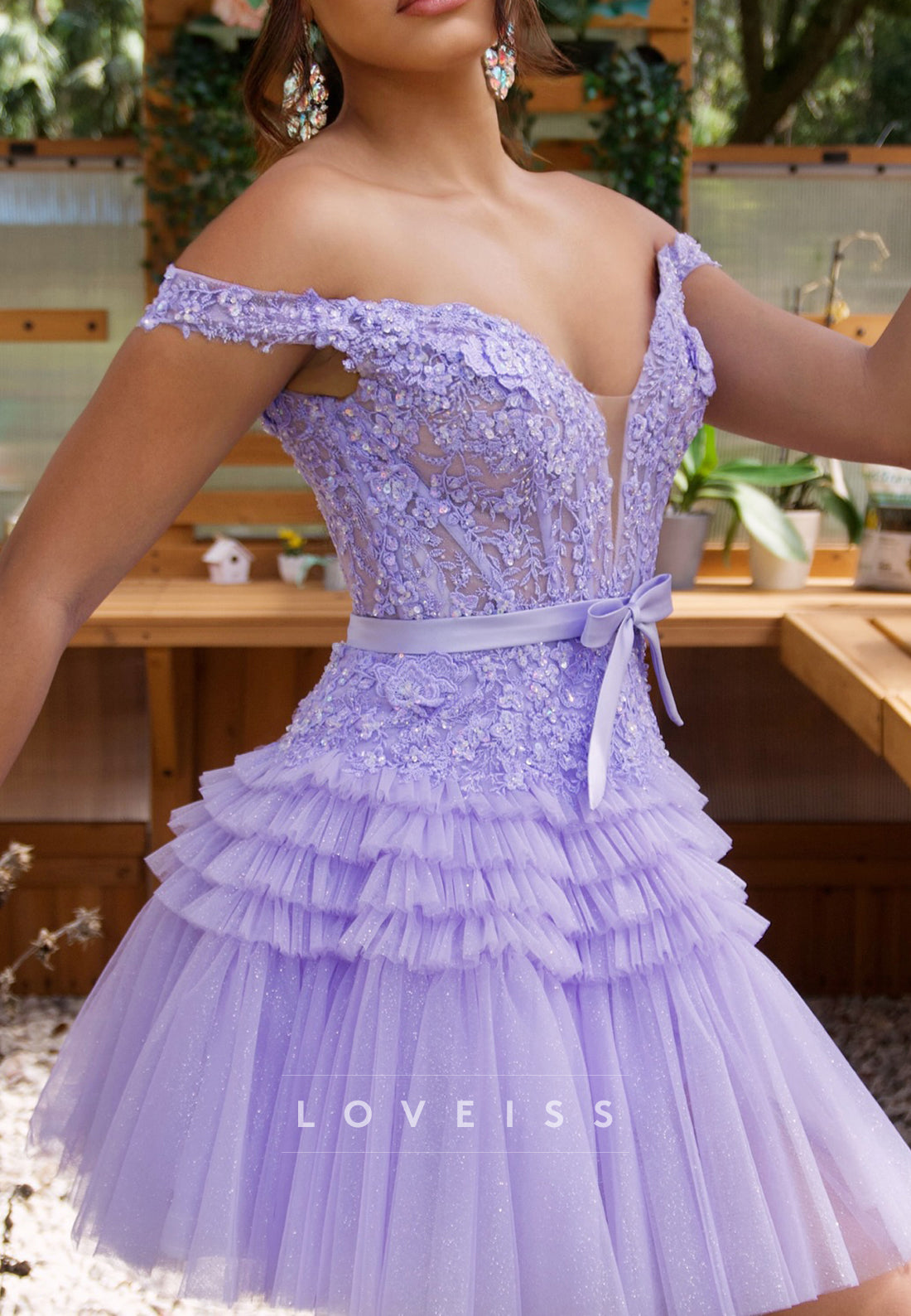 V-Neck Appliques Tulle A-Line Homecoming Dress