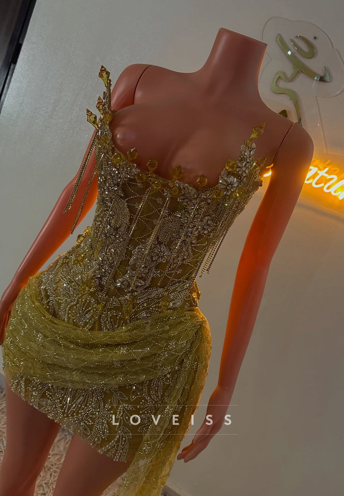 V-Neck Beaded Embroidery Appliques Sparkly Sheath Party Homecoming Dress