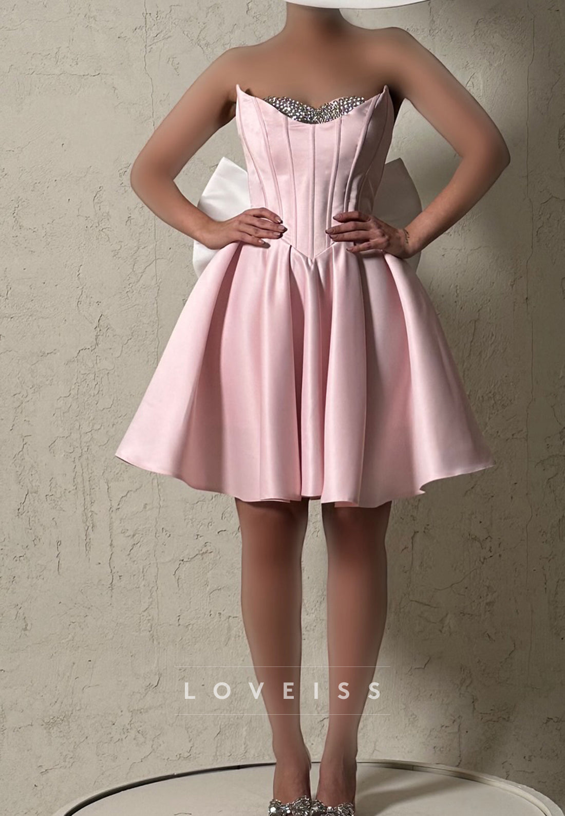 V-Neck Bow Sleeveless Beaded Sleek A-Line Party Homecoming Dress
