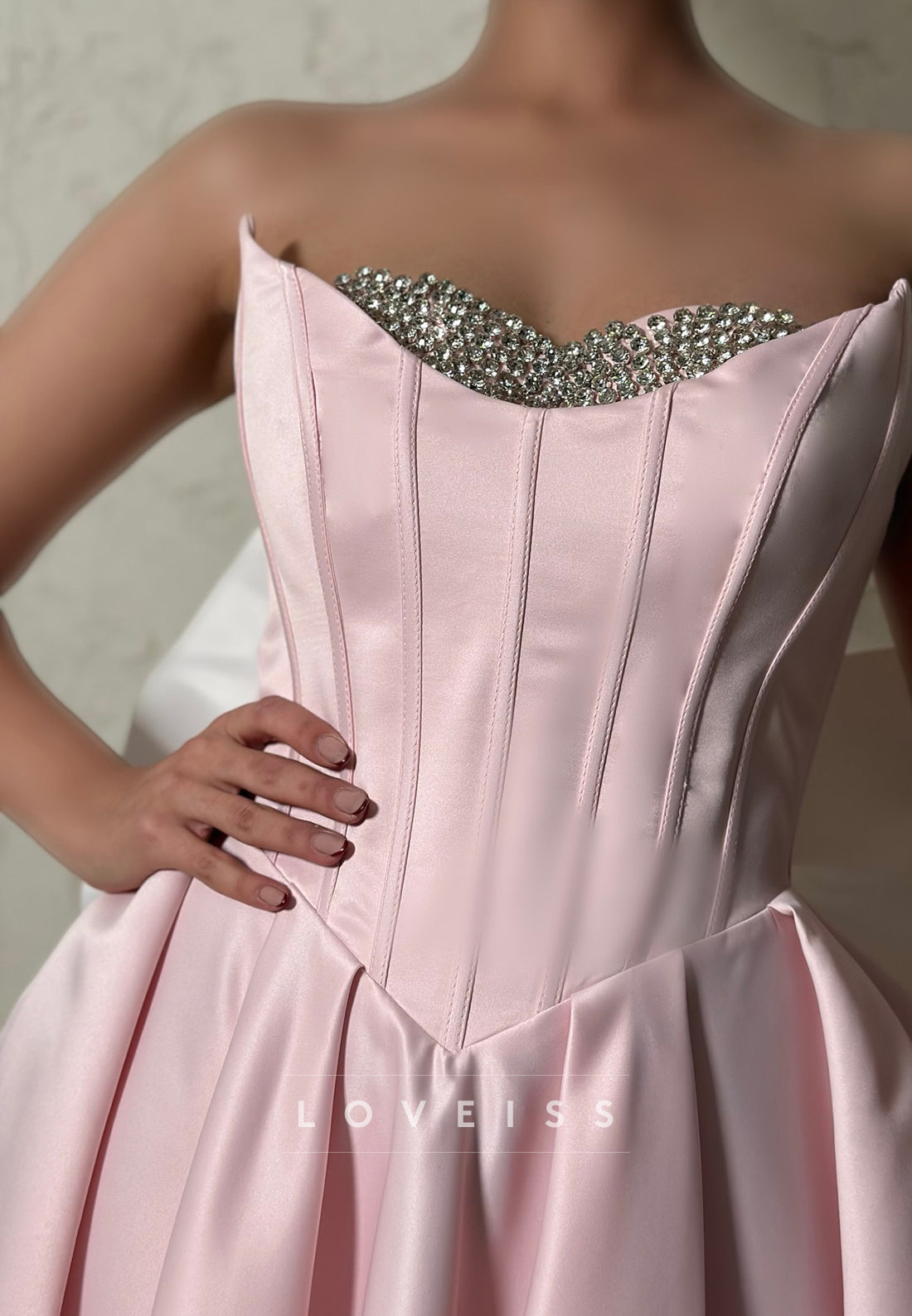 V-Neck Bow Sleeveless Beaded Sleek A-Line Party Homecoming Dress