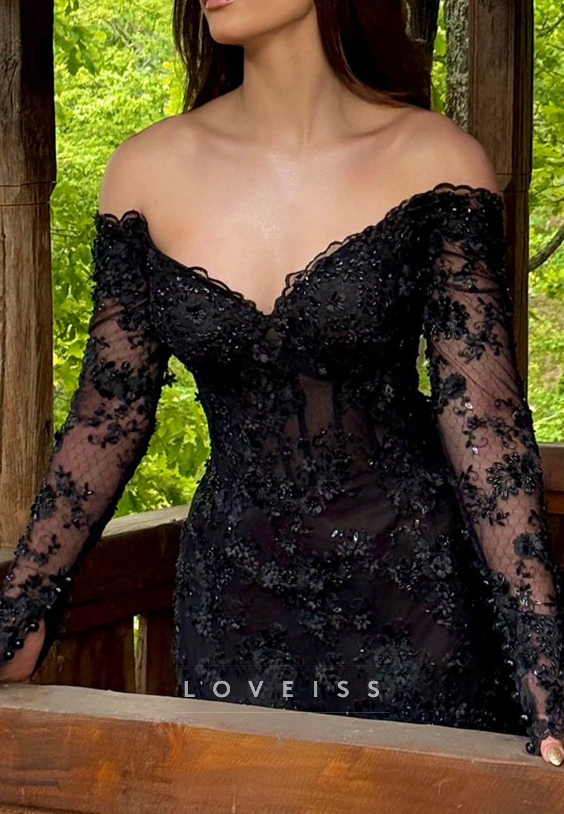 V-Neck Long Sleeves Appliques A-Line Short Party Homecoming Dress