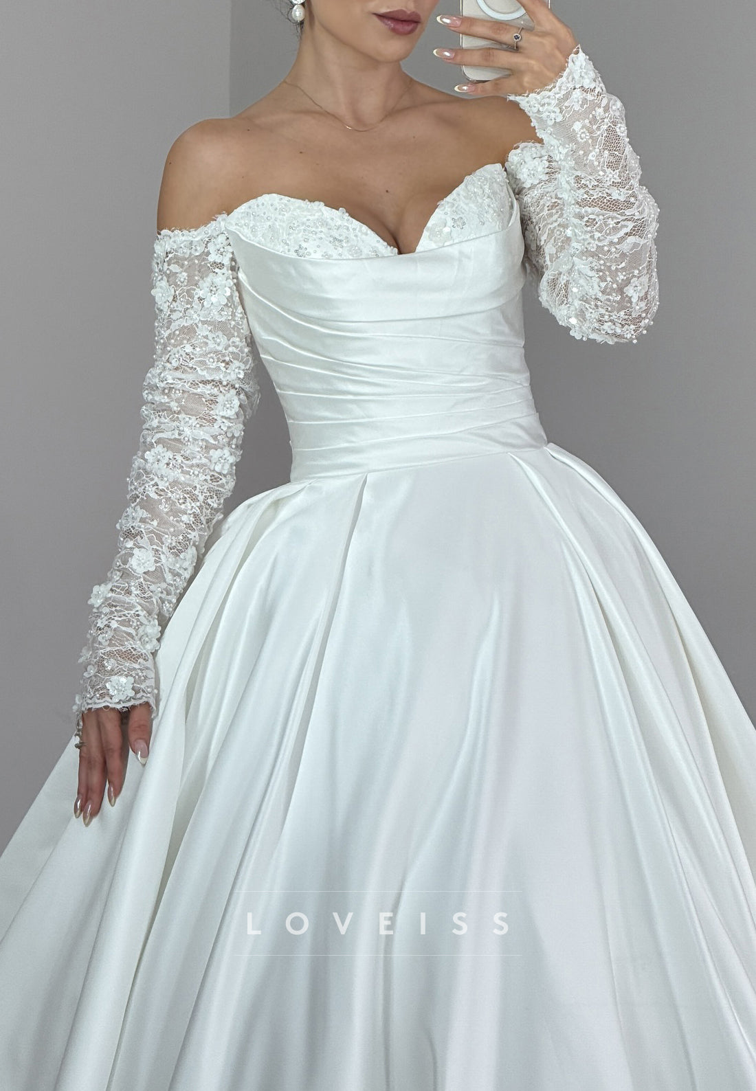 V-Neck Long Sleeves Appliques Pleated A-Line Wedding Dress