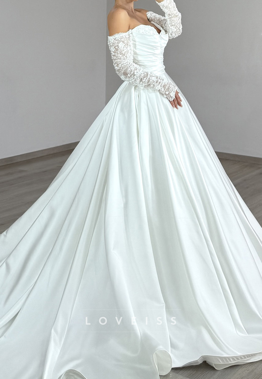 V-Neck Long Sleeves Appliques Pleated A-Line Wedding Dress