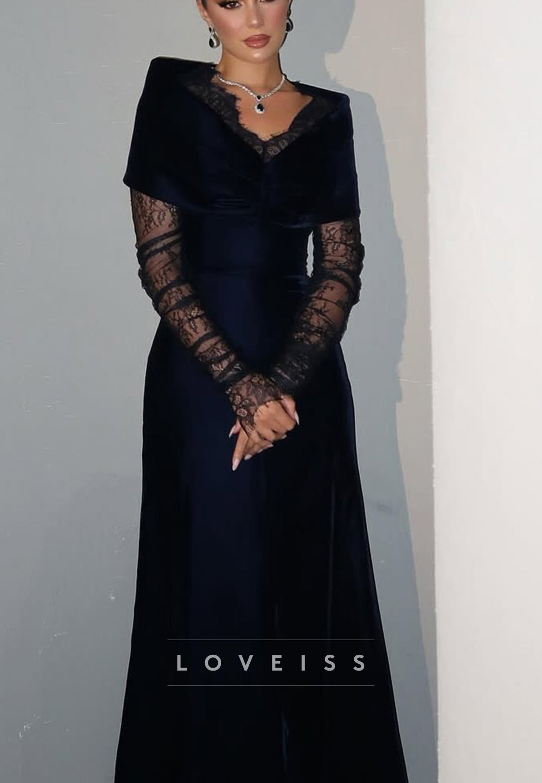 V-Neck Long Sleeves Appliques Sheath Evening Dress