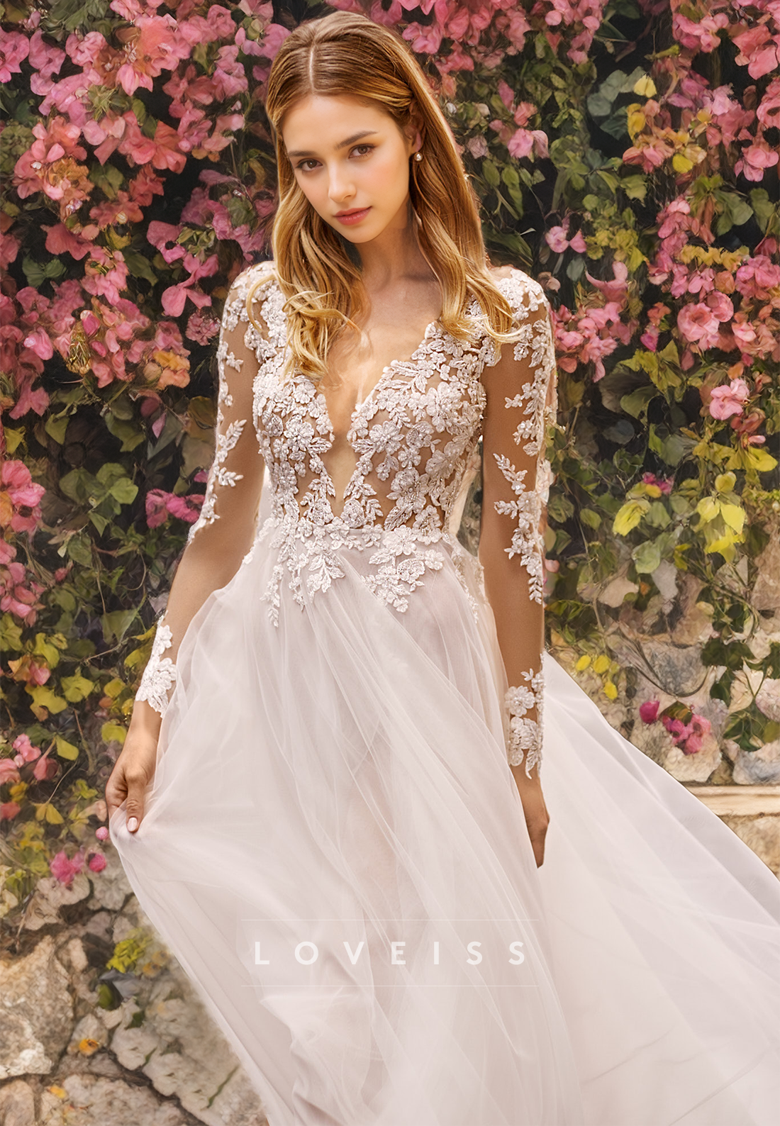 V-Neck Long Sleeves Appliques Tulle A-Line Beach Wedding Dress