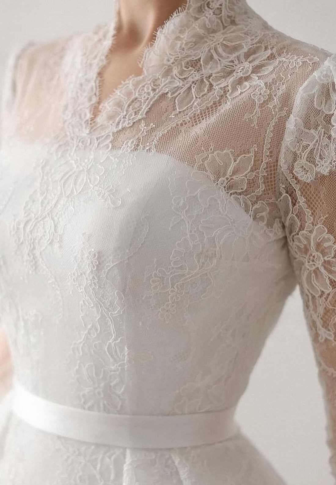 V-Neck Long Sleeves Lace Appliques Ball Gown Wedding Dress