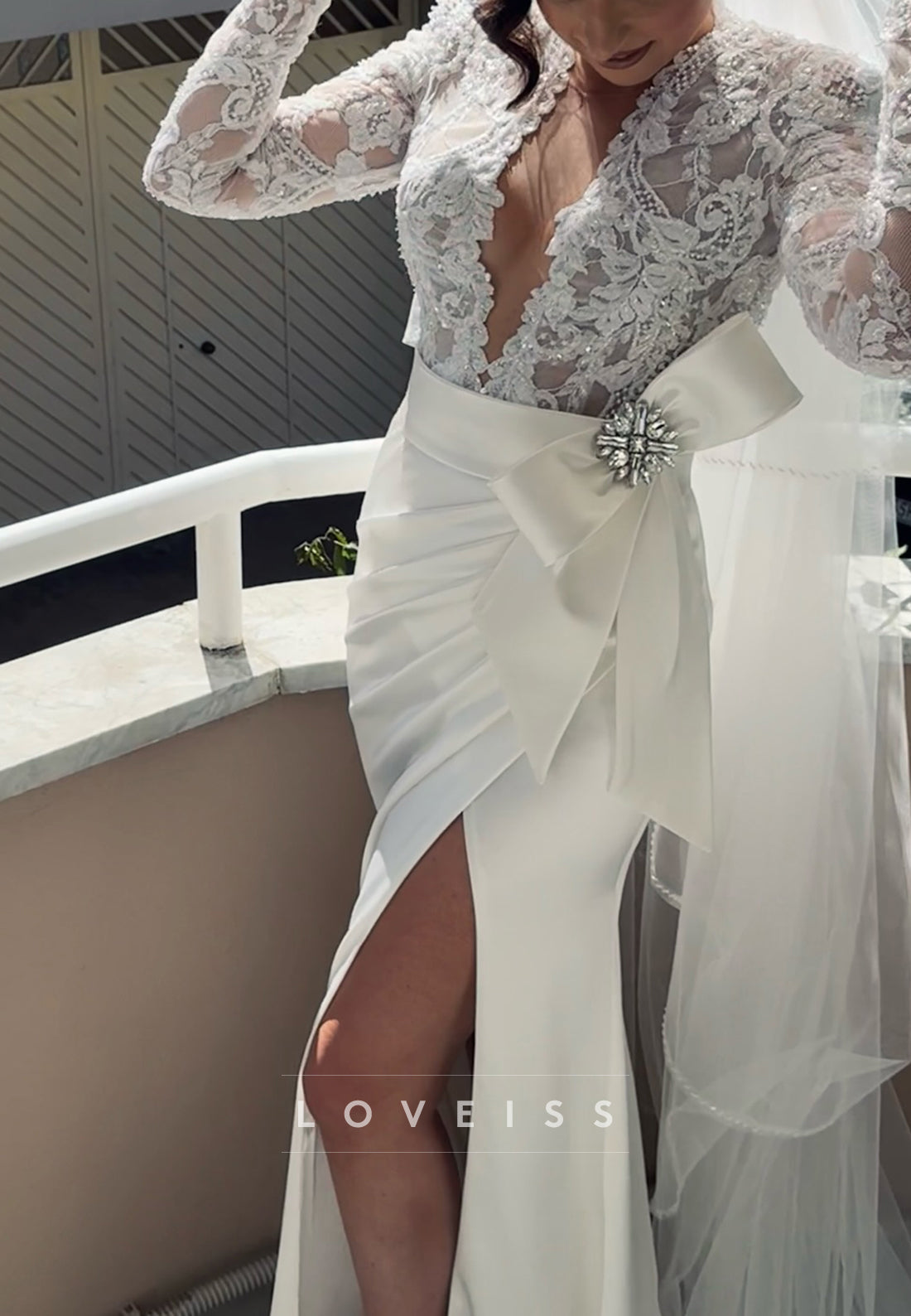 V-Neck Long Sleeves Lace Appliques Bow Sheath Wedding Dress