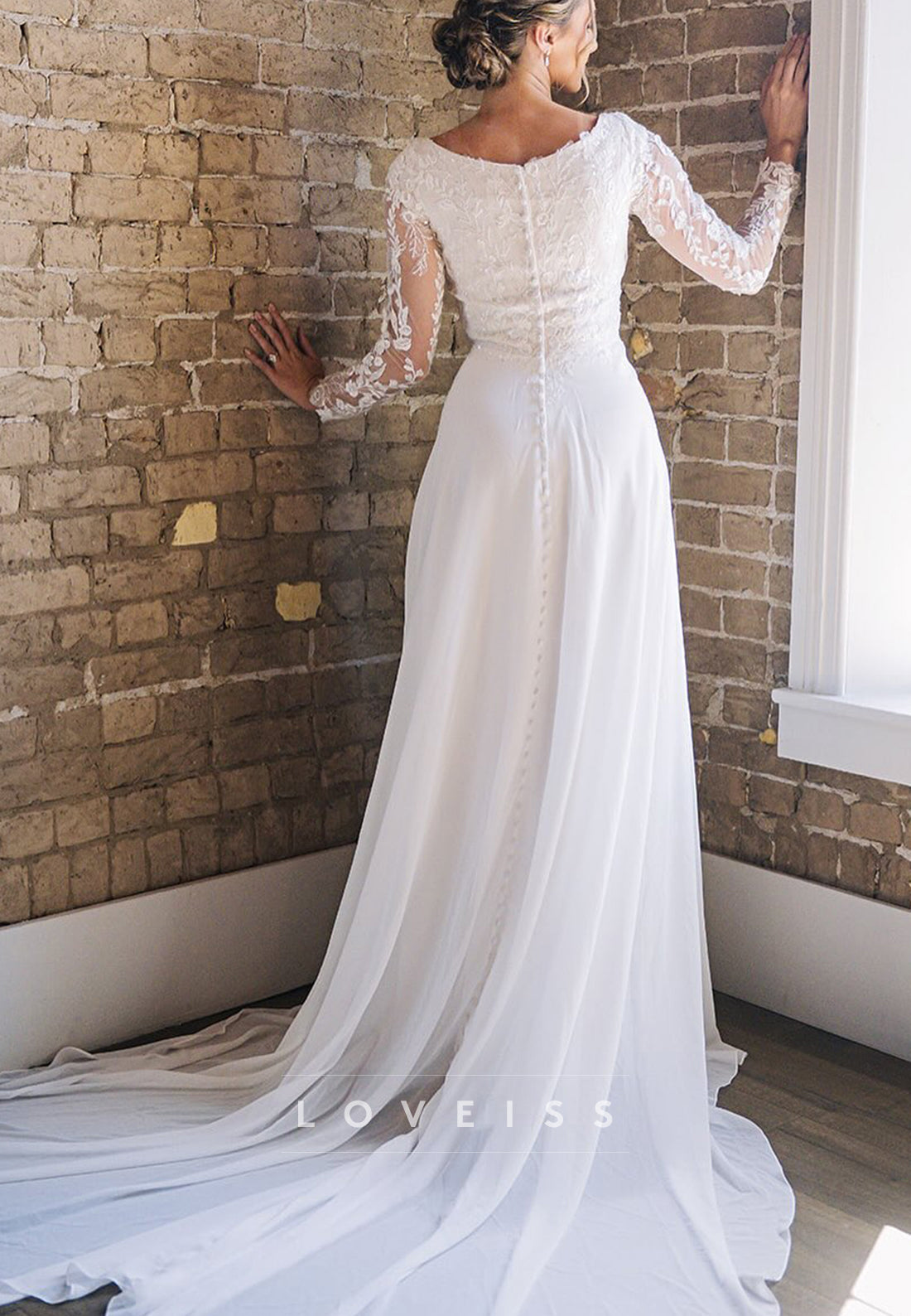 V-Neck Long Sleeves Lace Appliques Chiffon A-Line Wedding Dress