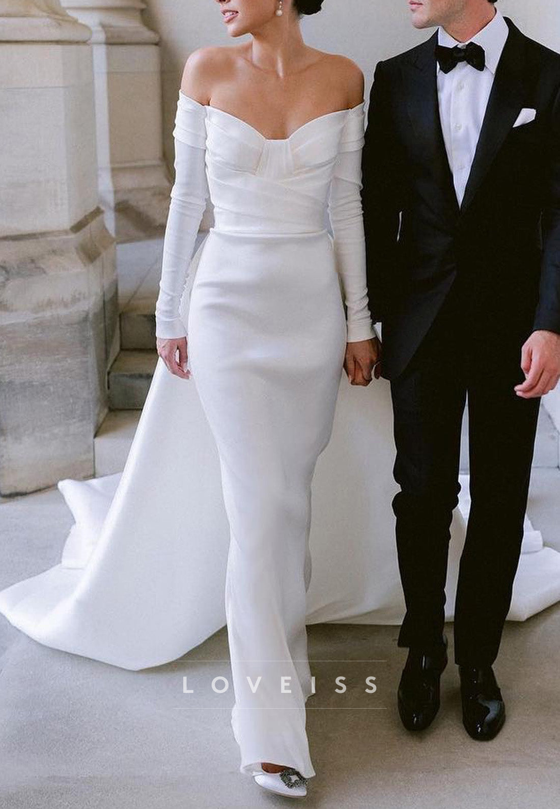 V-Neck Long Sleeves Pleated Mermaid Wedding Dress