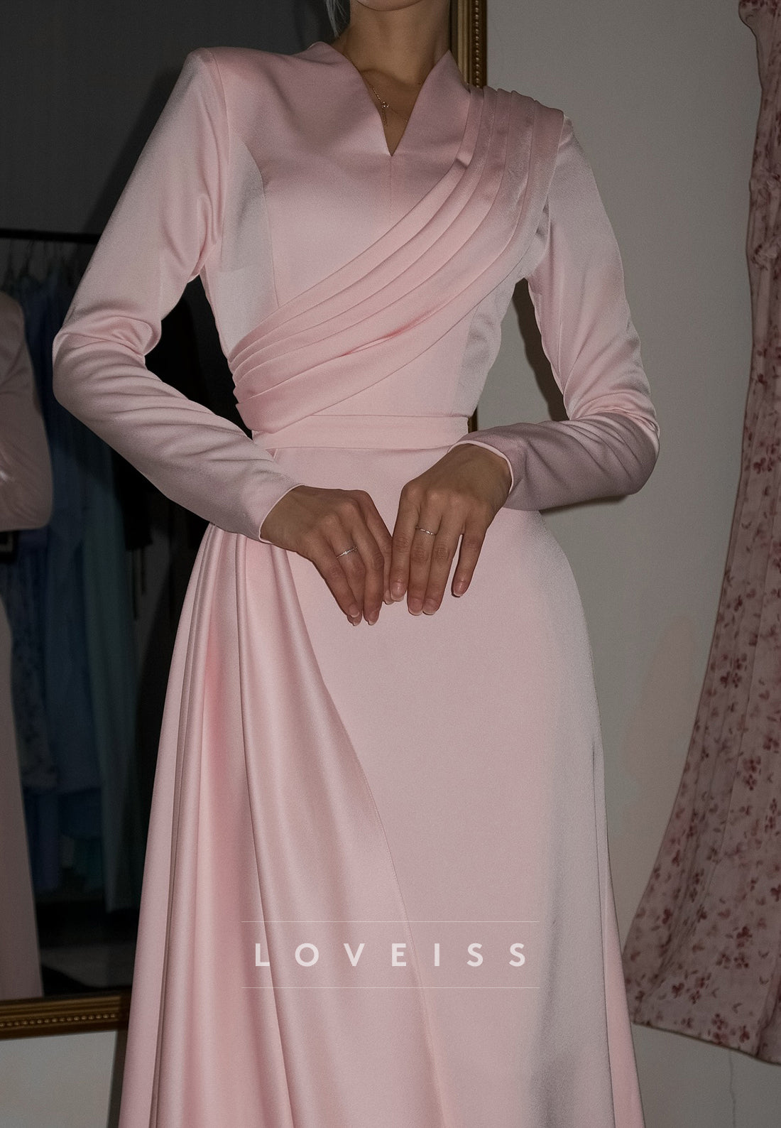 V-Neck Long Sleeves Pleated Sleek Sheath Evening Dress