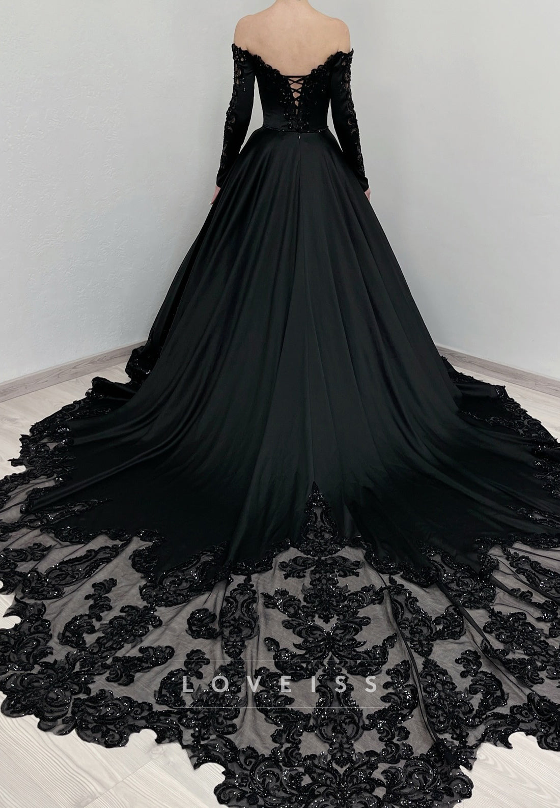 V-Neck Long Sleeves Sequins Appliques A-Line Wedding Dress
