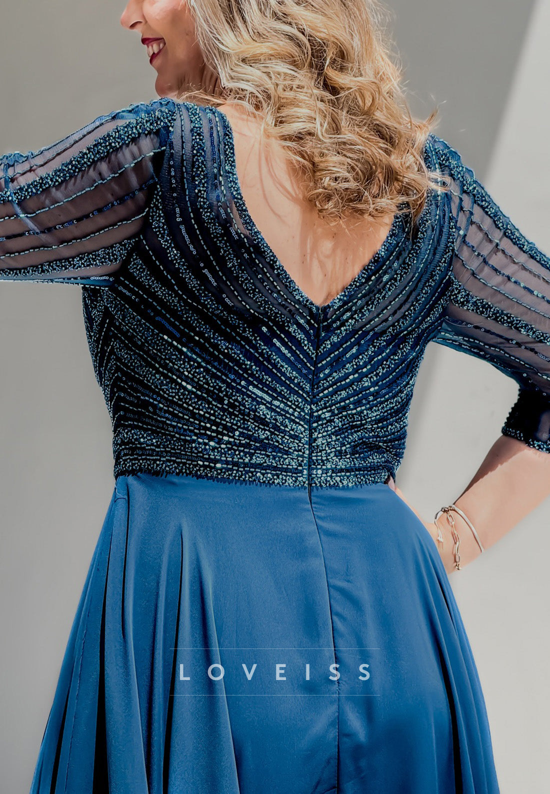 V-Neck Long Sleeves Sparkly Pleated A-Line Mother of Bride Dress