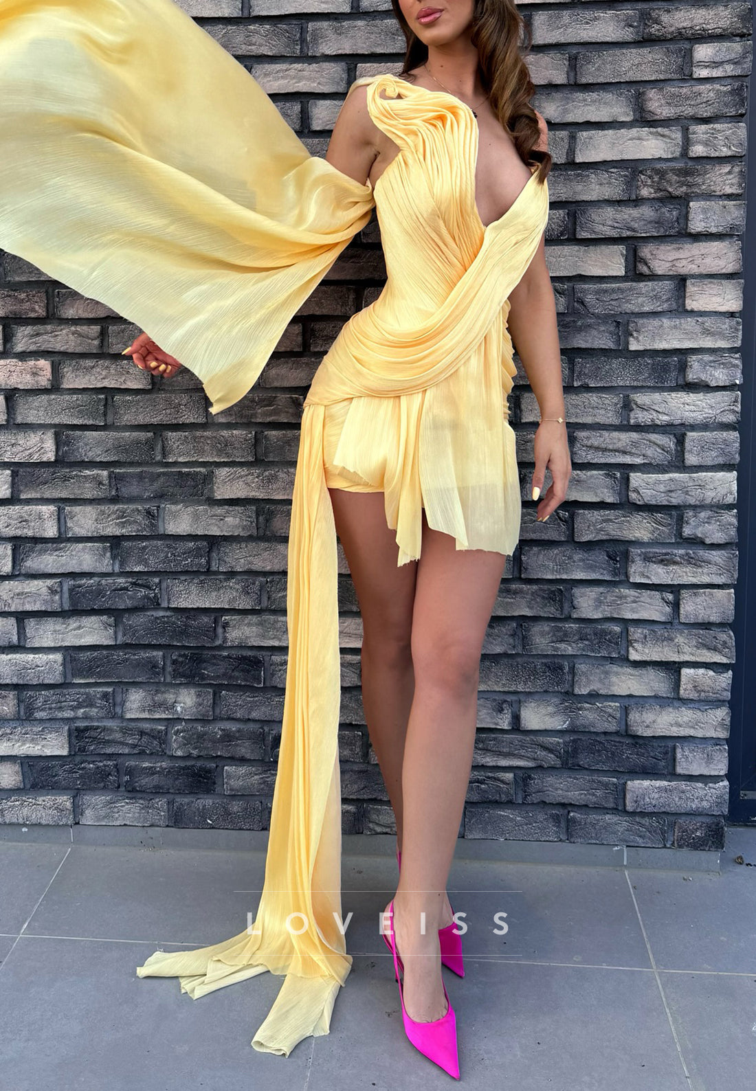 V-Neck Pleated Sheath Party Homecoming Dress