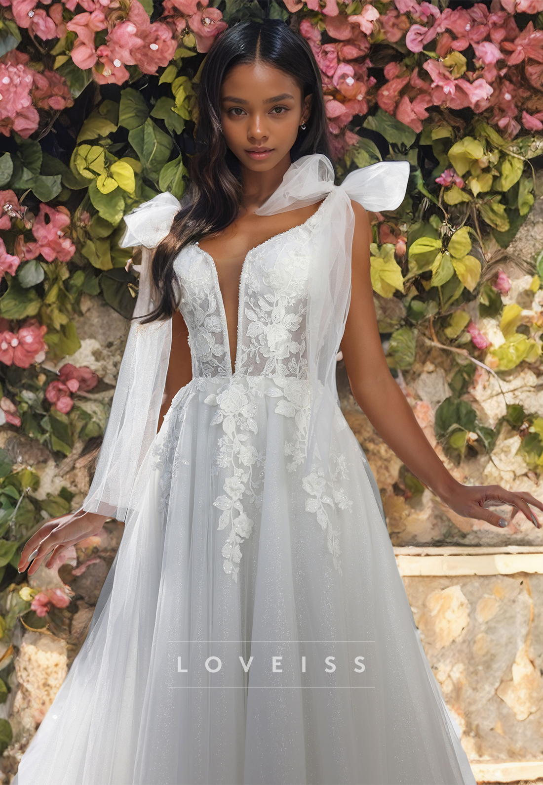 V-Neck Sleeveless Appliques Appliques Tulle A-Line Beach Wedding Dress