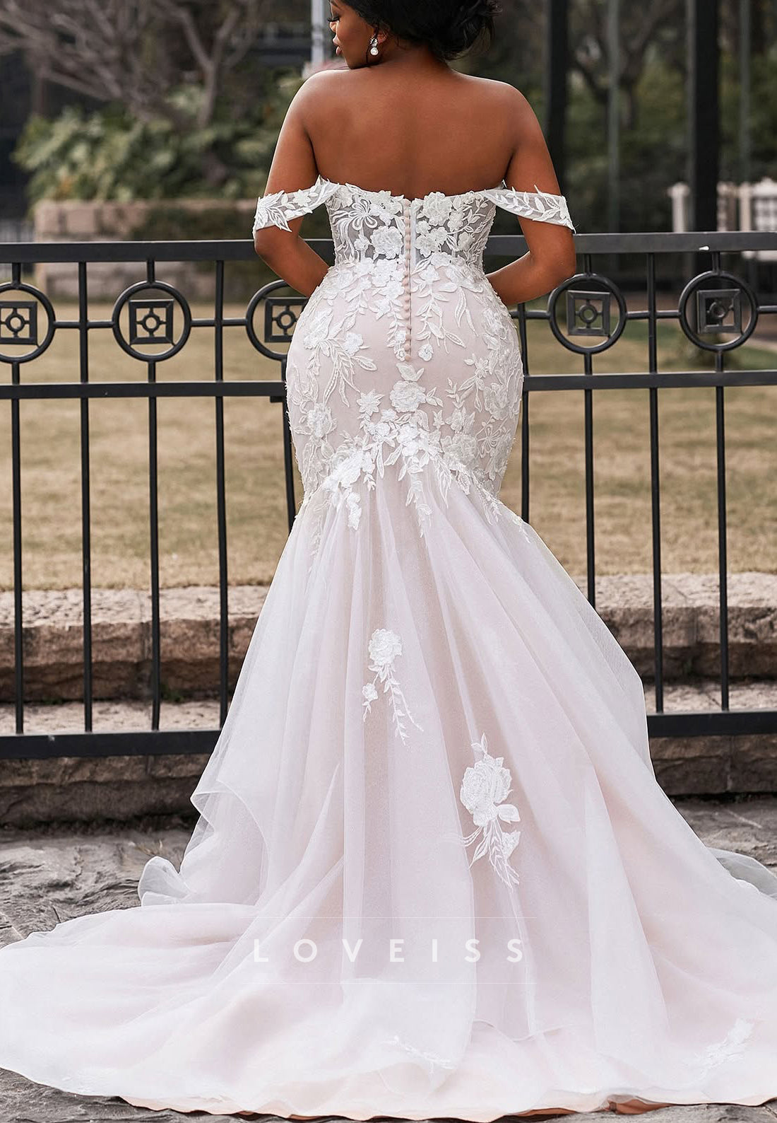 V-Neck Sleeveless Appliques Bodycon Mermaid Wedding Dress
