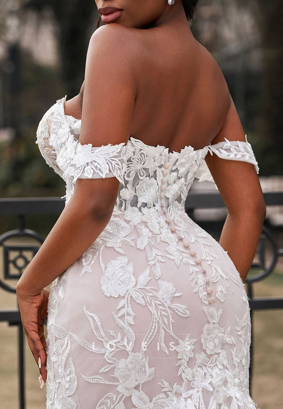 V-Neck Sleeveless Appliques Bodycon Mermaid Wedding Dress
