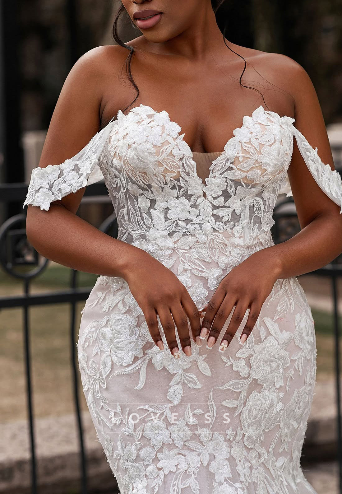 V-Neck Sleeveless Appliques Bodycon Mermaid Wedding Dress
