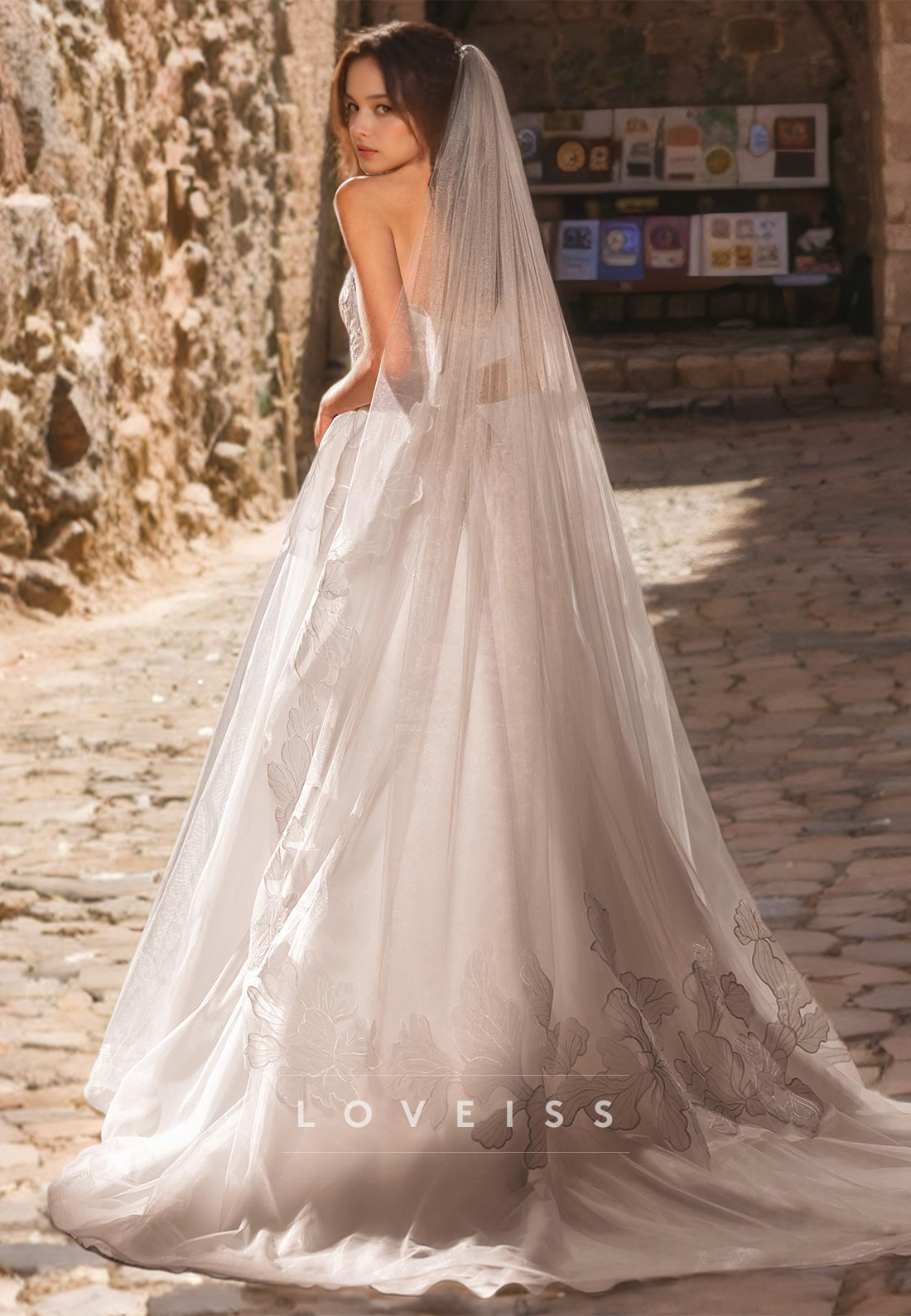 V-Neck Sleeveless Appliques Tulle A-Line Ball Gown Wedding Dress