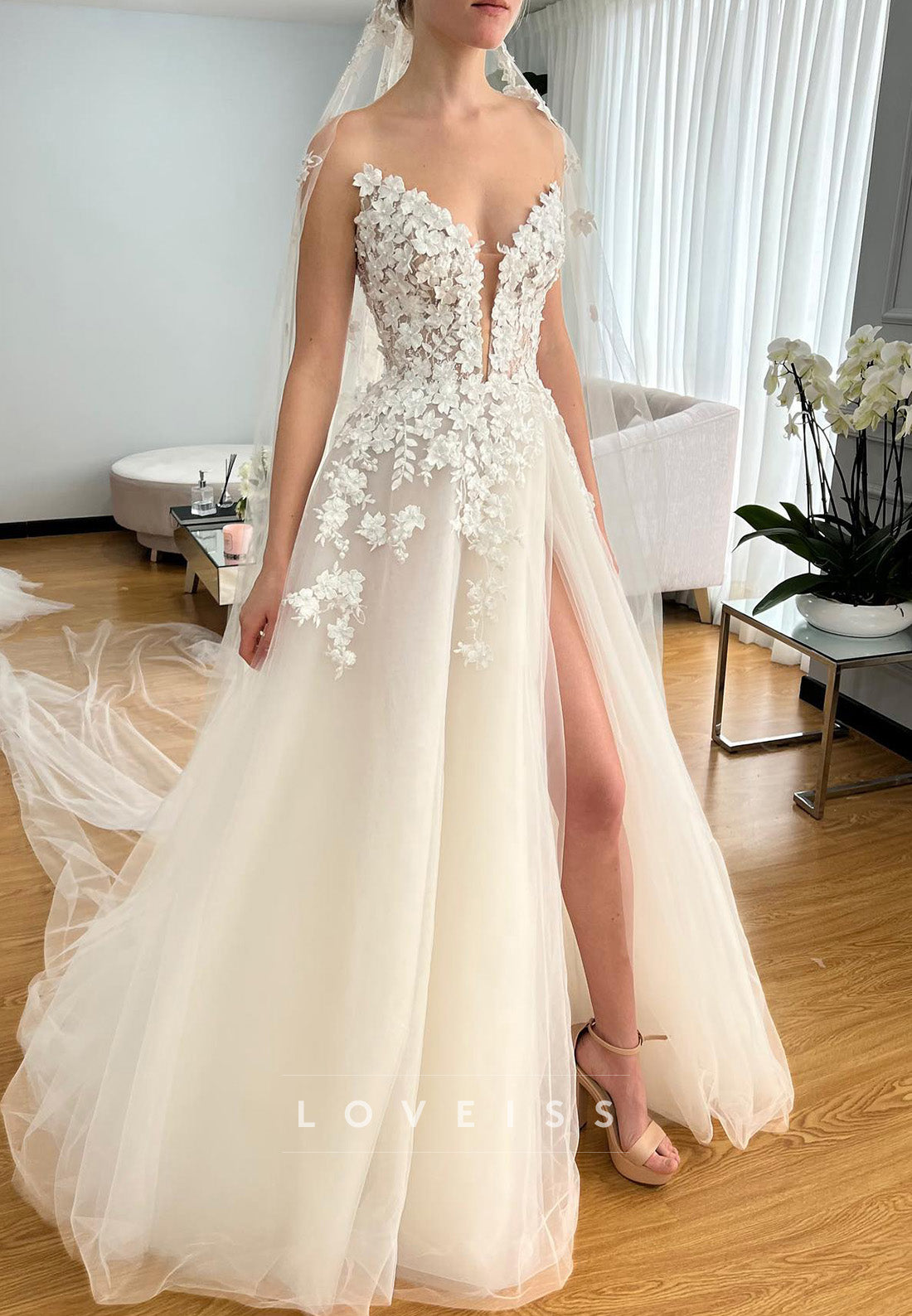 V-Neck Sleeveless Appliques Tulle A-Line Wedding Dress