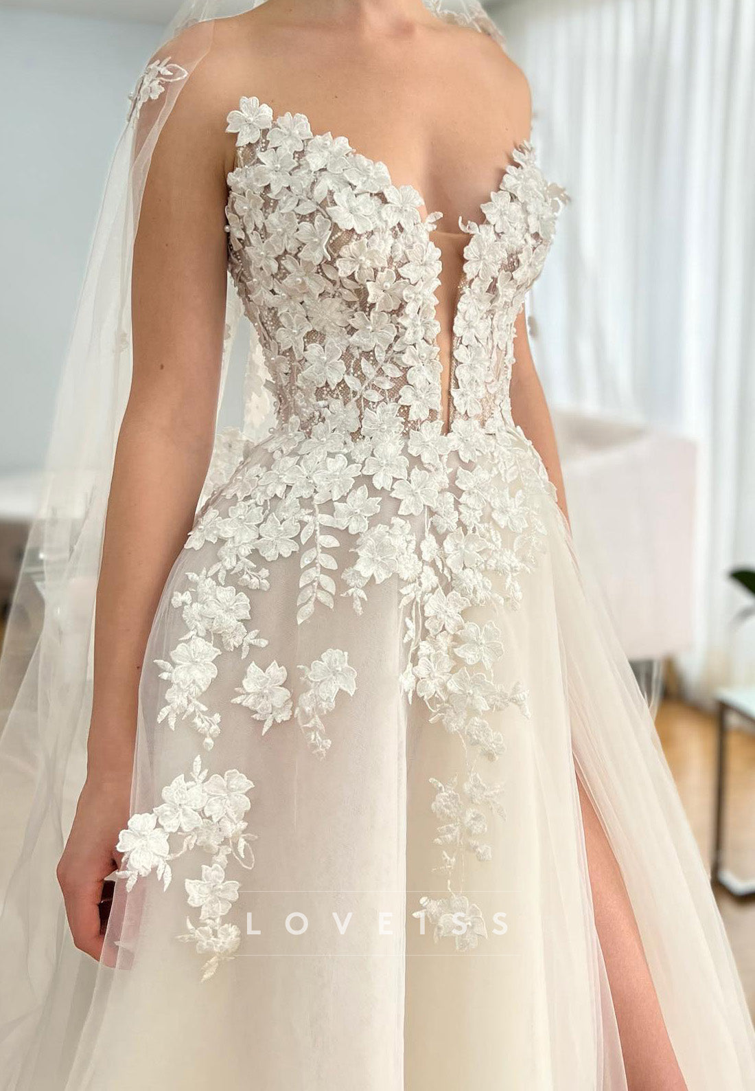 V-Neck Sleeveless Appliques Tulle A-Line Wedding Dress
