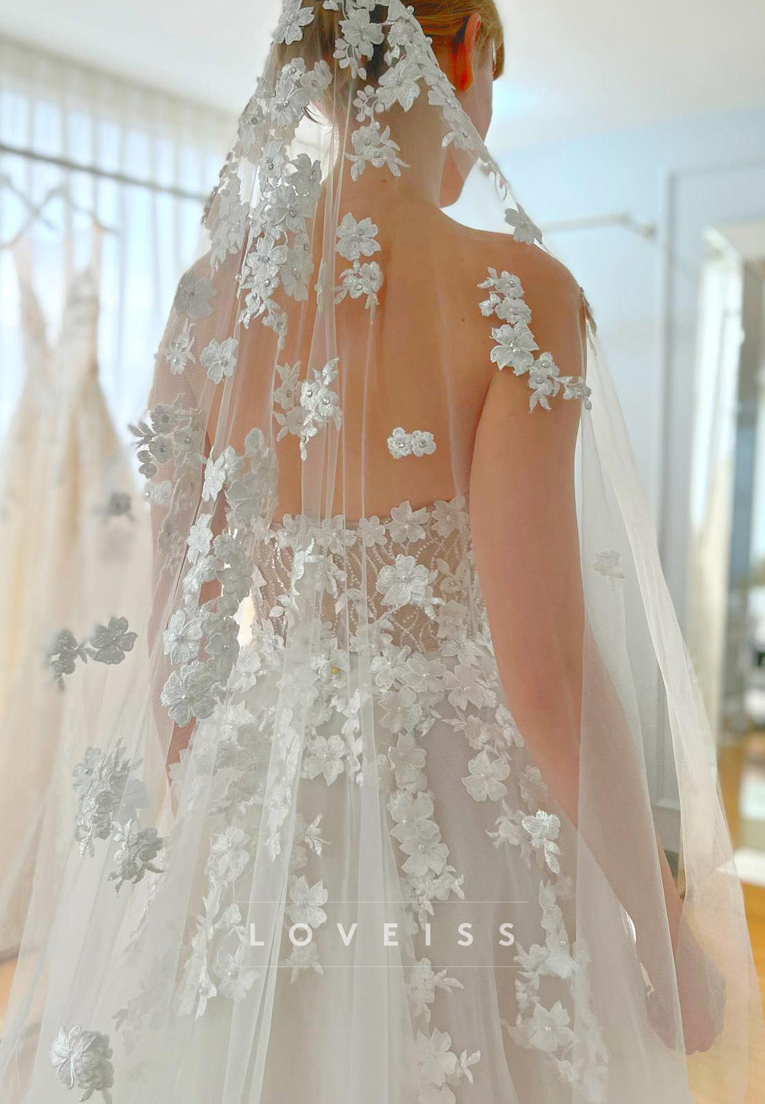 V-Neck Sleeveless Appliques Tulle A-Line Wedding Dress