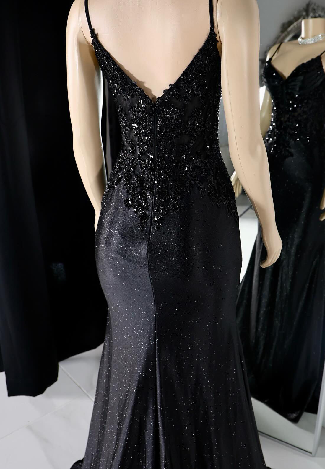 V-Neck Sleeveless Appliques Sleek Mermaid Prom Dress for Black Girls