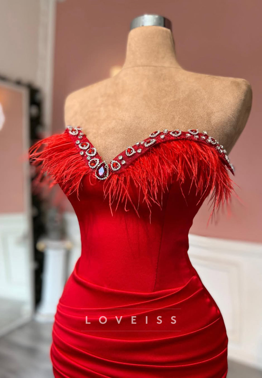 V-Neck Sleeveless Feayhered Pleated Sheath Prom Dress