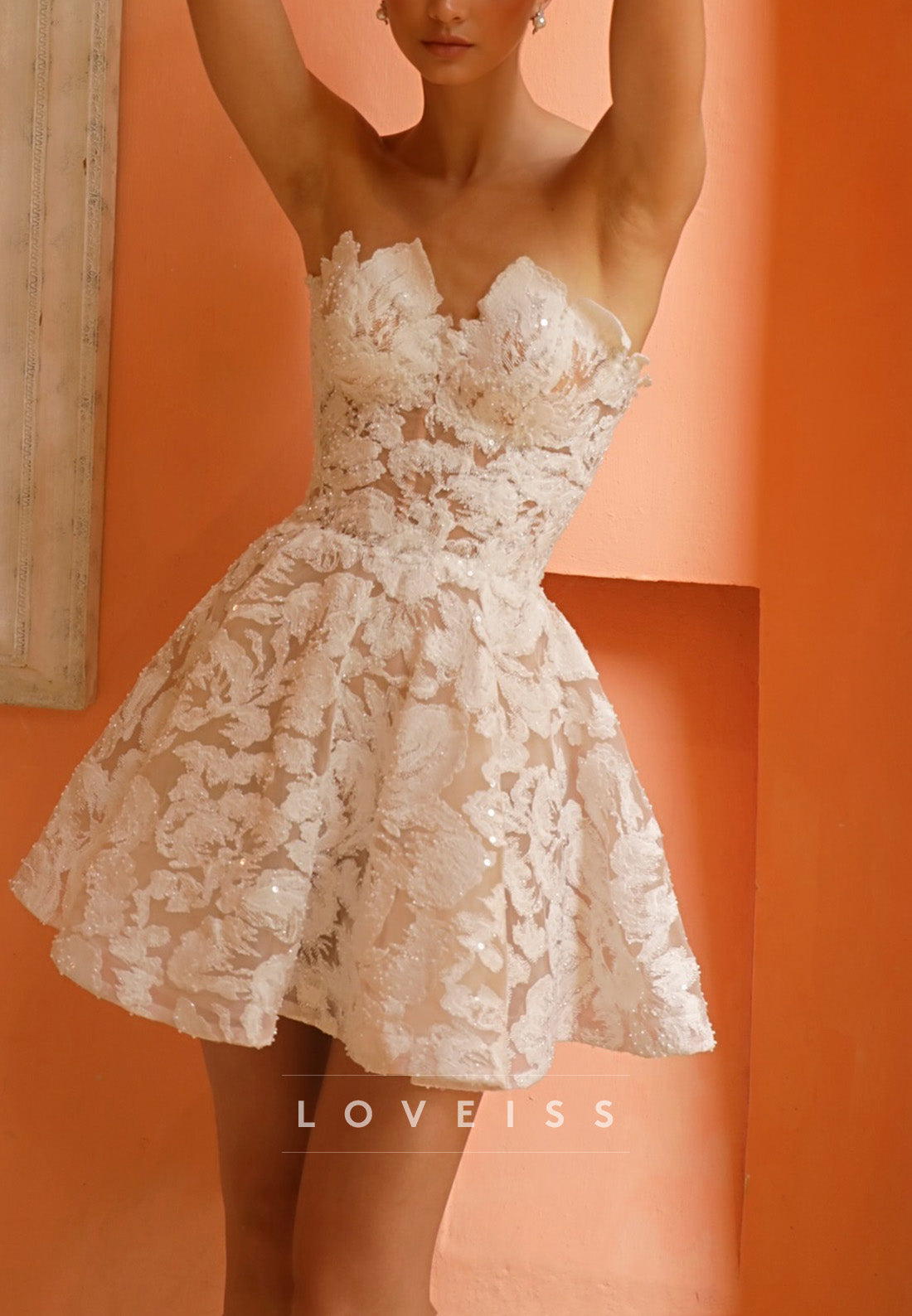 V-Neck Sleeveless Floral Appliques A-Line Short Beach Wedding Dress