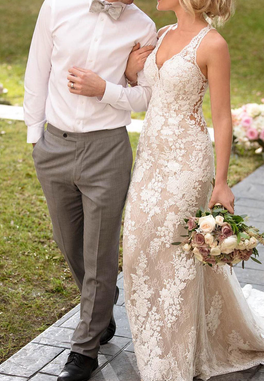 V-Neck Sleeveless Floral Appliques Mermaid Wedding Dress