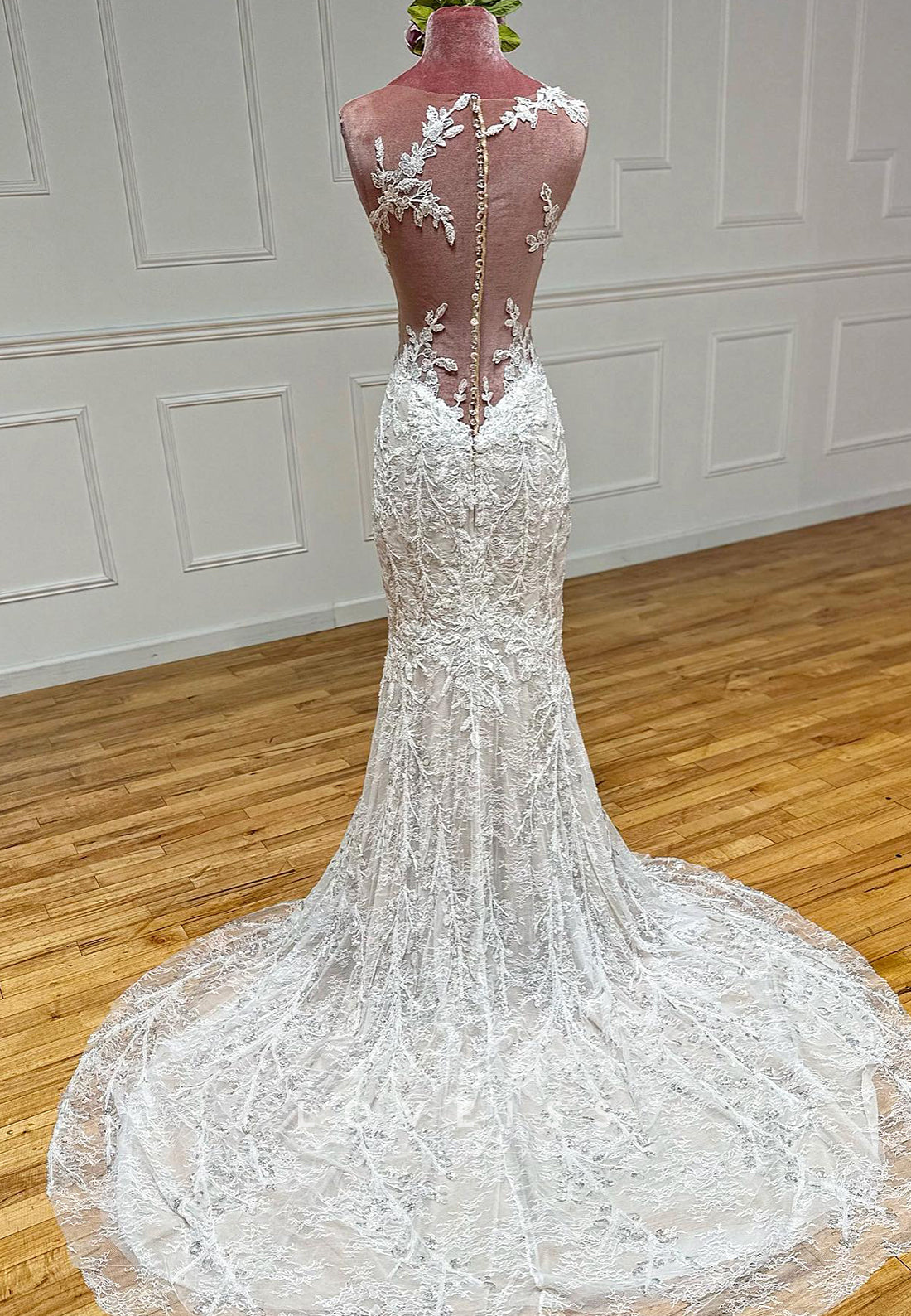 V-Neck Sleeveless Lace Appliques Mermaid Wedding Dress