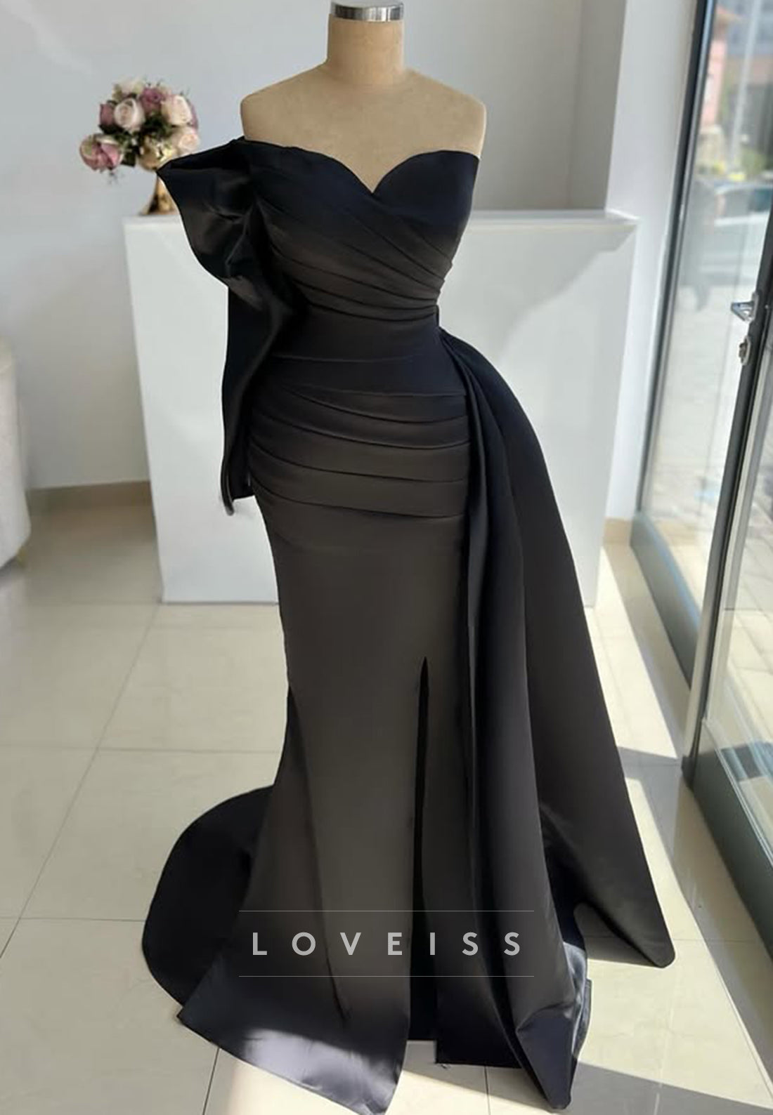 V-Neck Sleeveless Pleated Sleek Mermaid Prom Dress