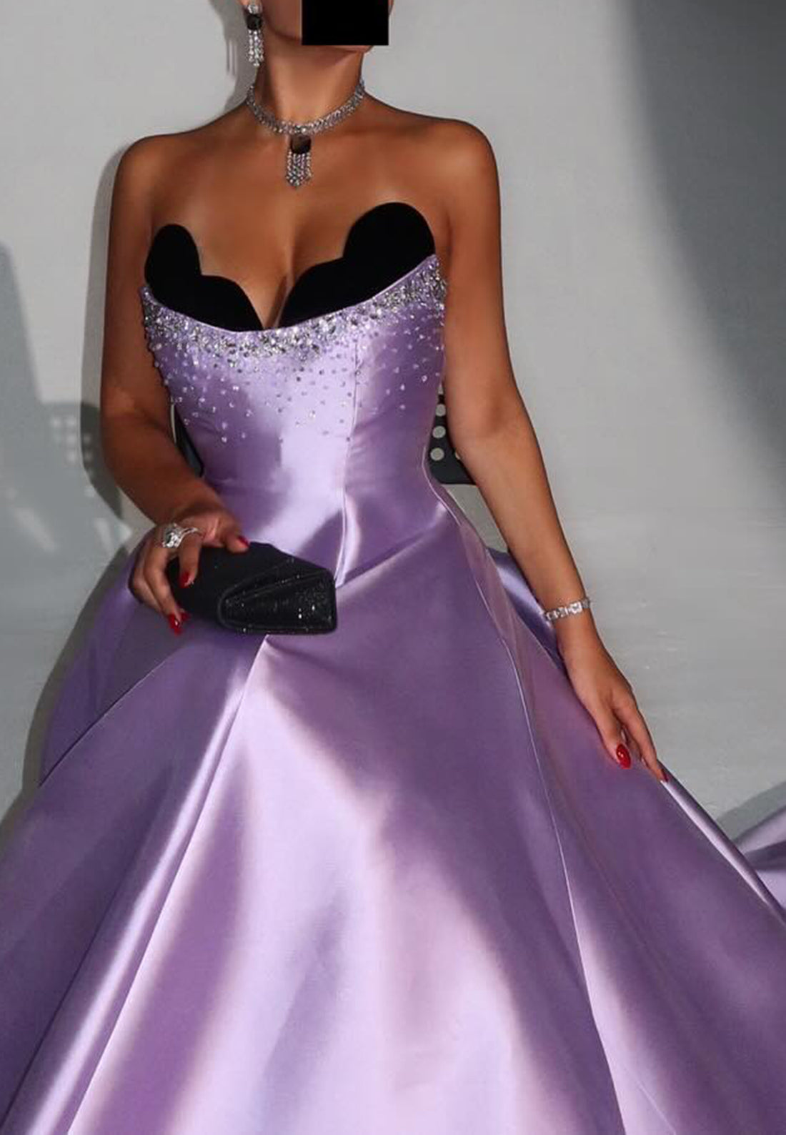 V-Neck Sleeveless Prom Dress Beaded Pleated Sleek A-Line Evening Dress