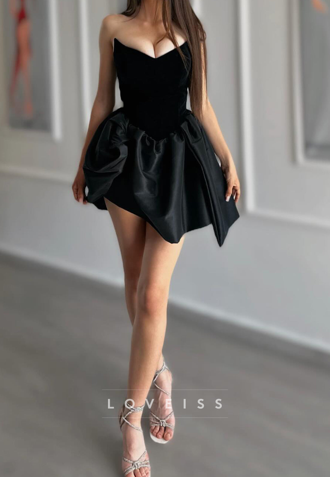 V-Neck Sleeveless Ruched A-Line Party Homecoming Dress