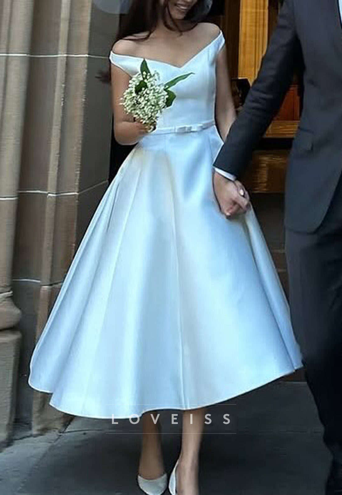 V-Neck Sleeveless Sleek A-Line Simple Civil Wedding Dress