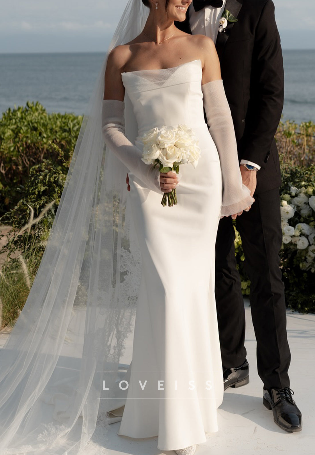 V-Neck Sleeveless Sleek Mermaid Simple Wedding Dress